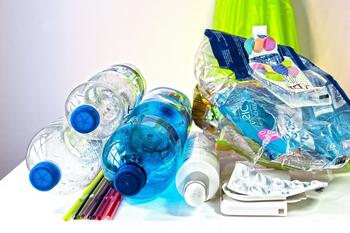 plastic-waste-3962409_1920_foto_di_stefan_schweihofer_da_pixabay.jpg